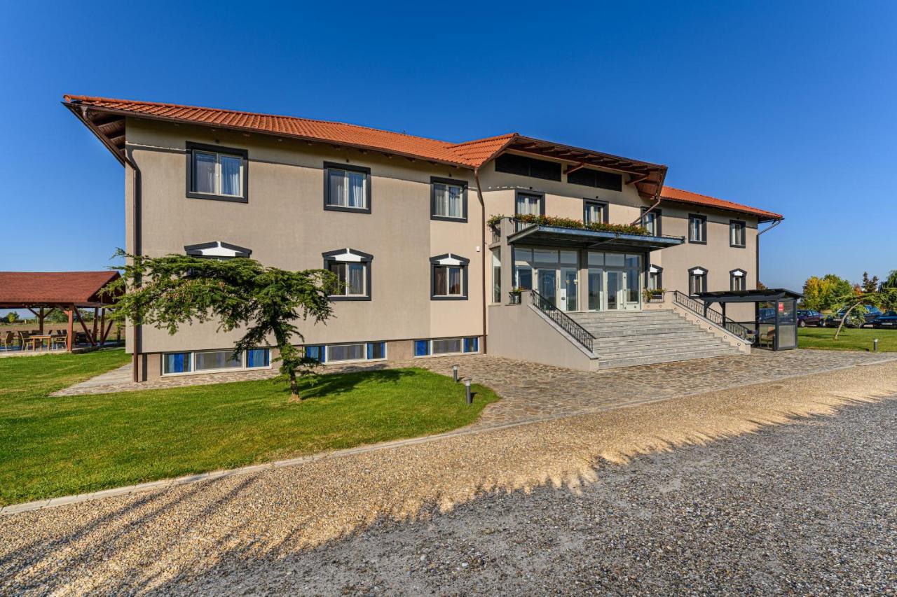 Stejarii Resort Ineu  Exteriör bild